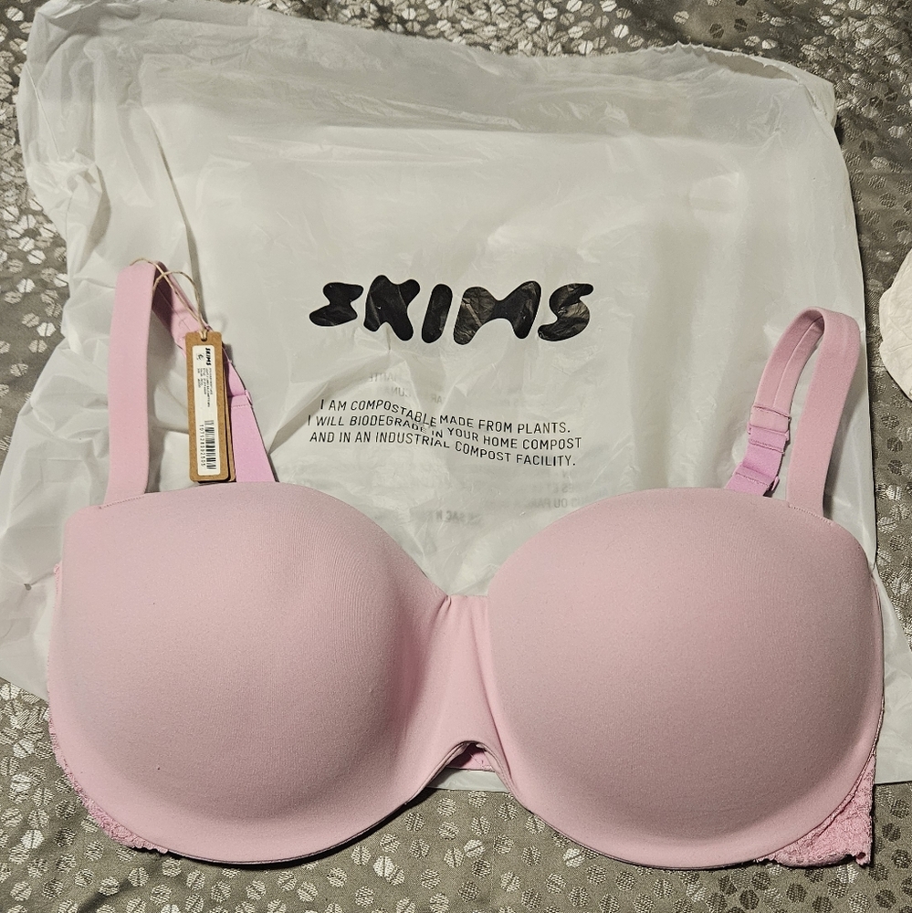 💕 NWT Skims Fits Everybody Balconette Bra 💕